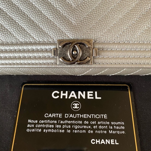 ❌SOLD❌CHANEL WOC Clutch Chevron Grey Metallic - Picture 7 of 12